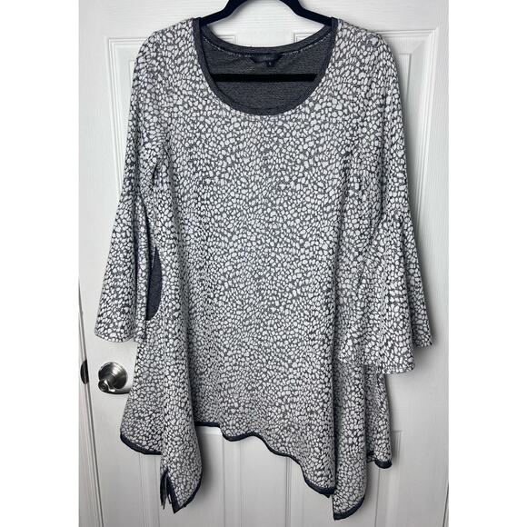 For HER nyc Shirt Bell Sleeve Flowy Long Gray White Top Pockets Size Small - Picture 1 of 9